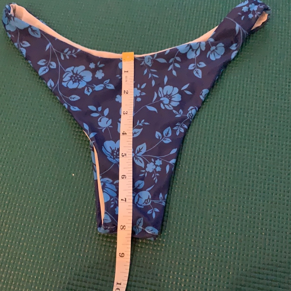 Shein cheeky floral bikini - Picture 6 of 9